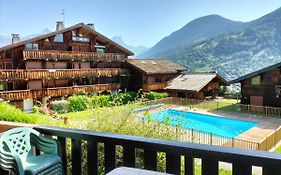 Appartement meublé avec vue sur les montagnes et piscine l'été